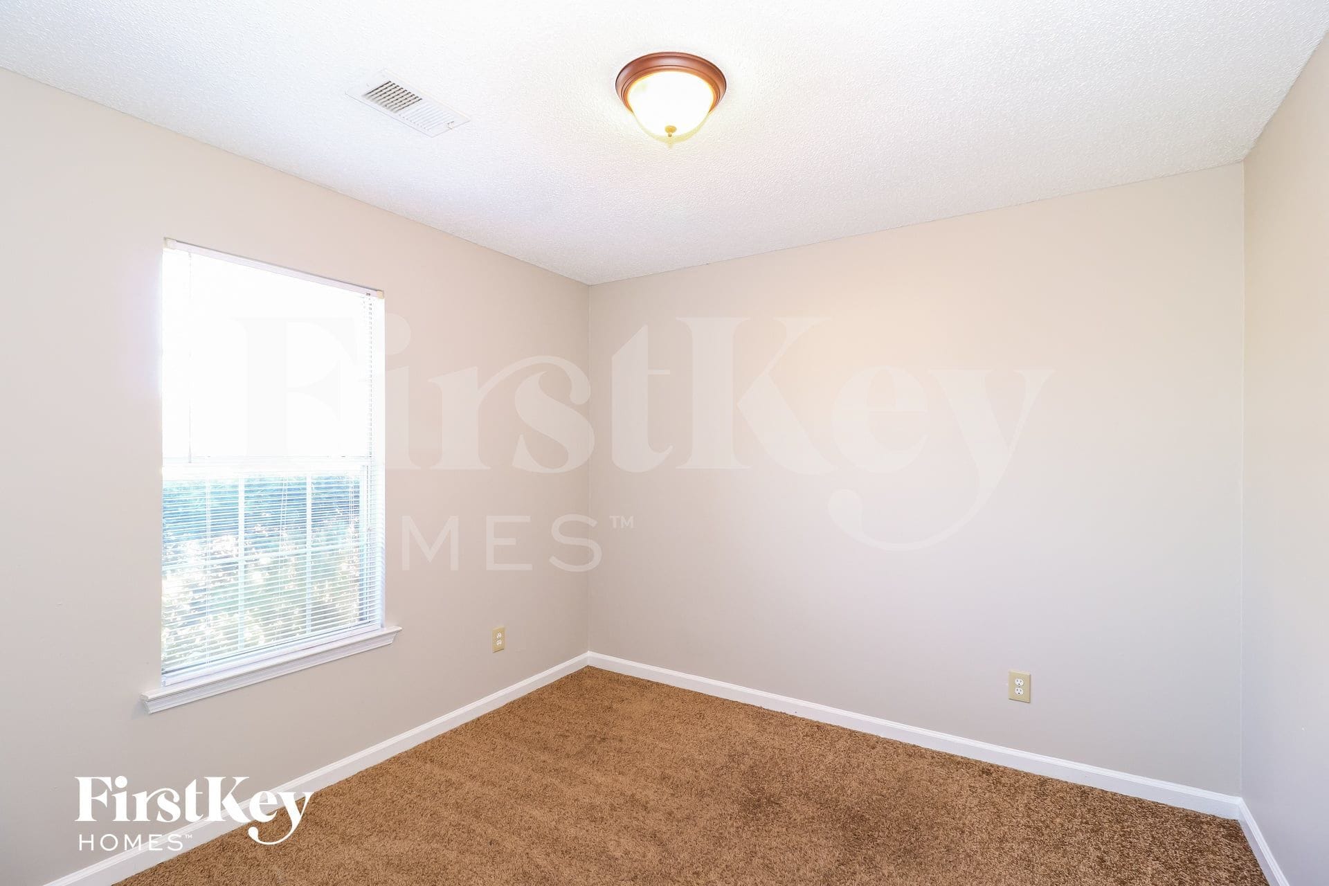 Building Photo - 6911 Lagrange Cir S