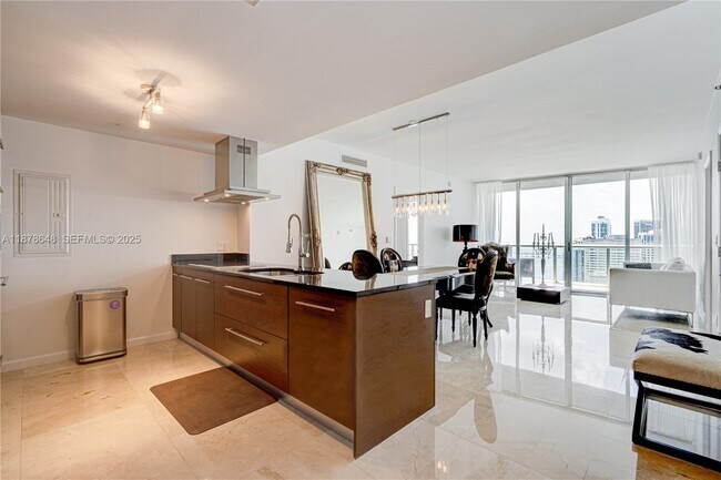 Building Photo - 495 Brickell Ave