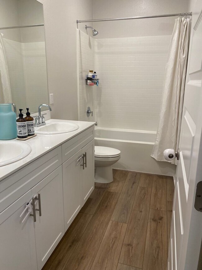 Building Photo - 40578 Birchfield Dr