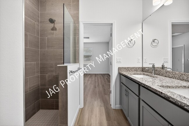 Building Photo - 813 Clifton Rd SE