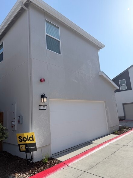 Building Photo - 1123 Bengal Loop