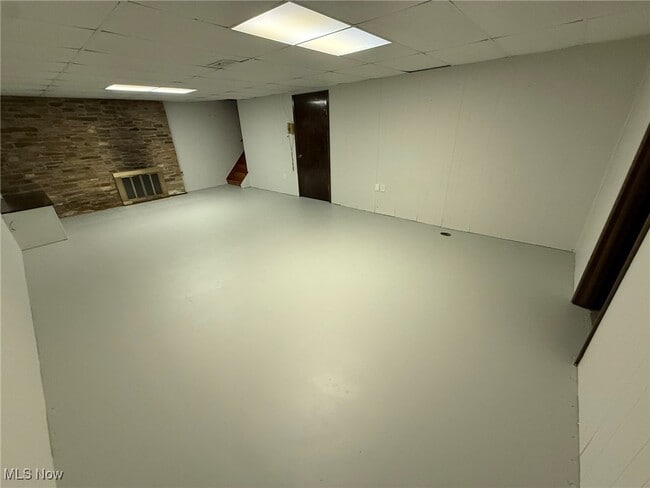 Building Photo - 230 E 21st St