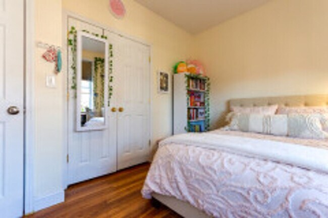 Building Photo - AWESOME BROOKLINE LISTING