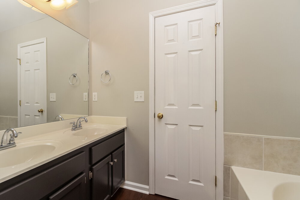 Building Photo - 1126 Poplar Hollow Dr