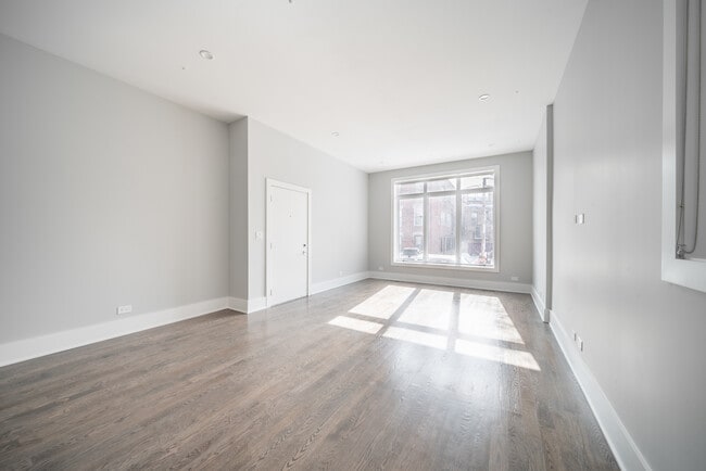 Building Photo - 556 W 18th St