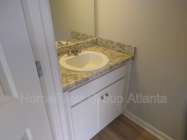 Building Photo - 39 Roundabout Ln