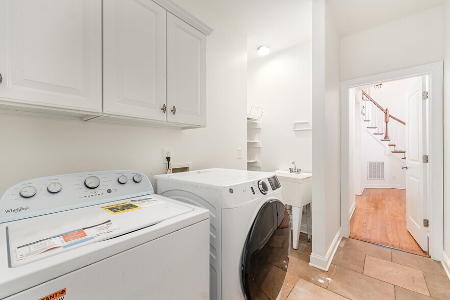 Building Photo - 14724 Murfield Ct