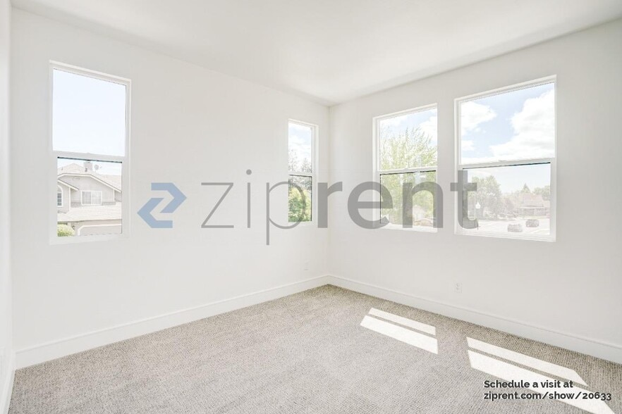 Building Photo - 2203 Versaro Dr