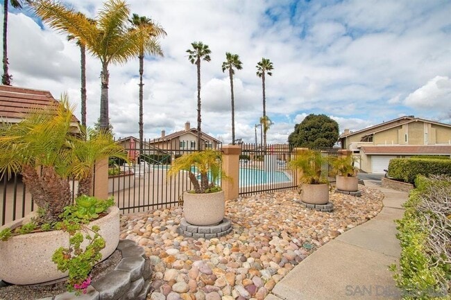 Building Photo - 17468 Fairlie Rd