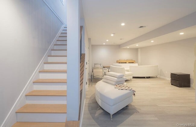 Building Photo - 15A Oakhurst Rd