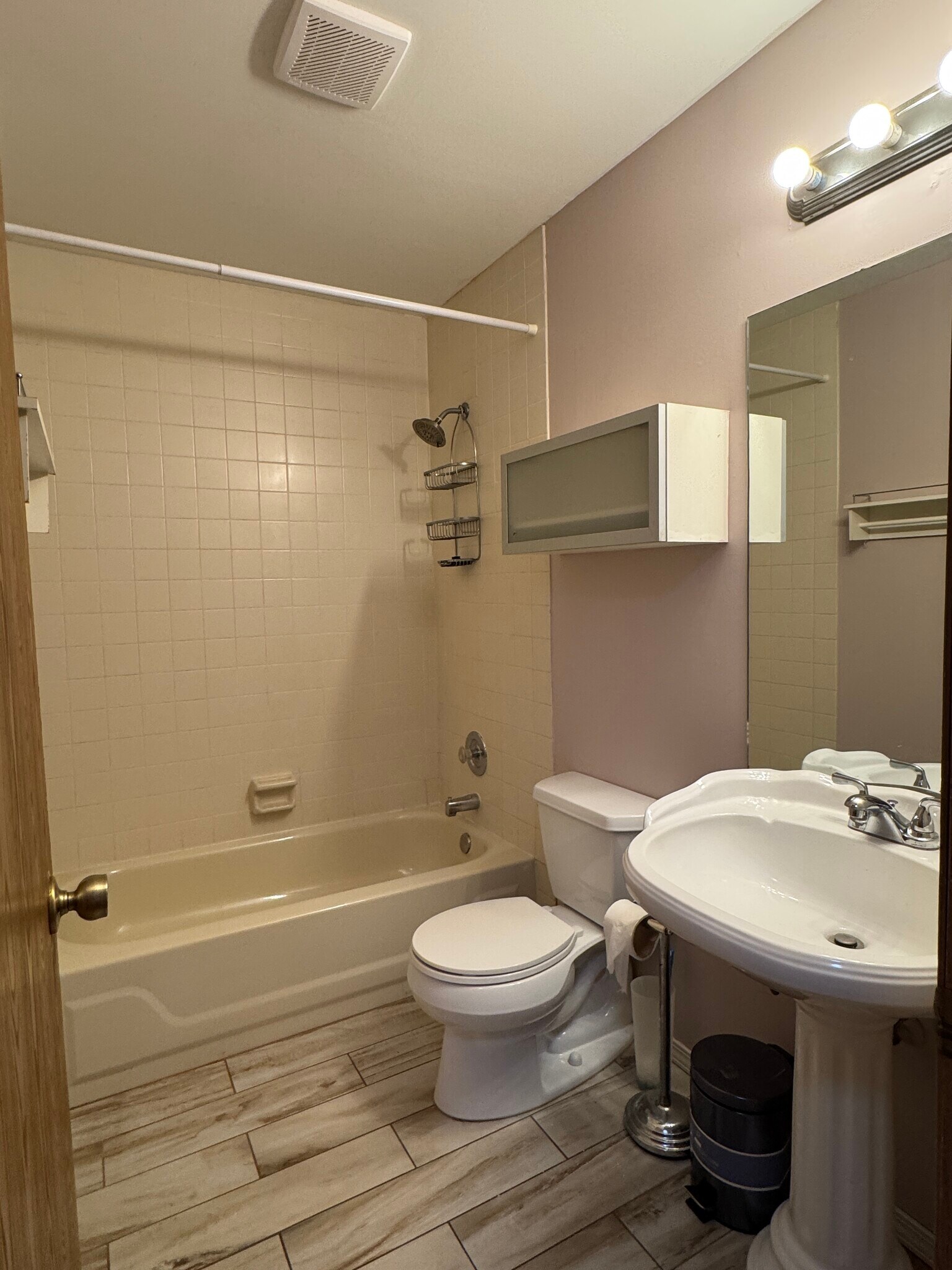 1st bathroom 5x8 - 21W581 North Ave