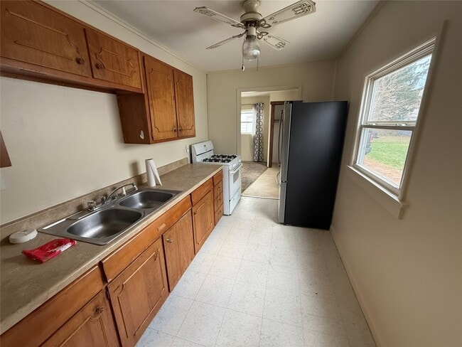 Building Photo - 1139 W 36th St