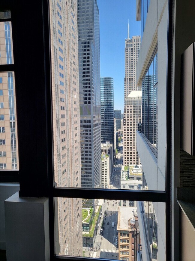 Building Photo - 235 W Van Buren St