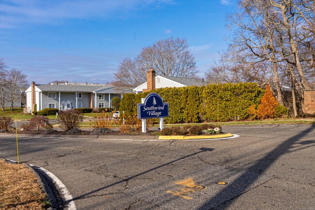 Building Photo - 83 Carriage Dr