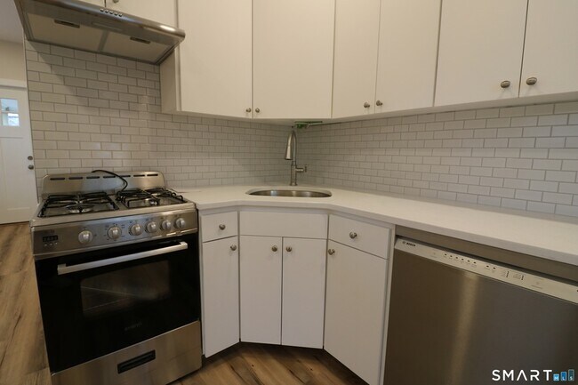 Building Photo - 6 Mary St