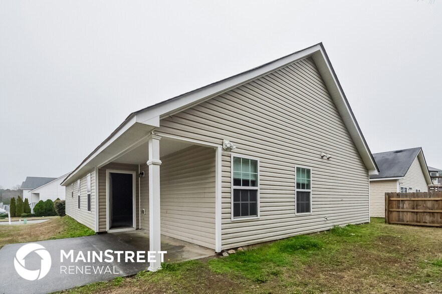 Building Photo - 420 Victoria Blvd