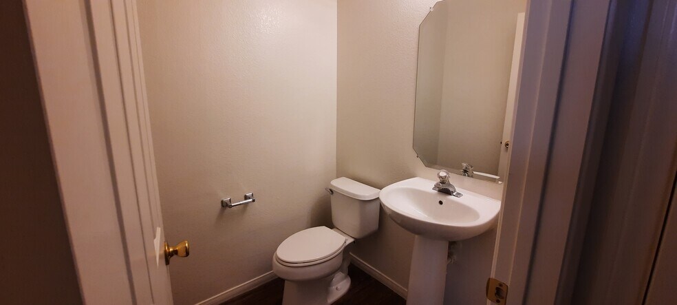 Building Photo - 18 Mesquite Village Cir