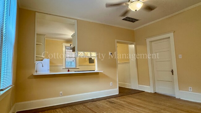 Building Photo - 315 S 15th St
