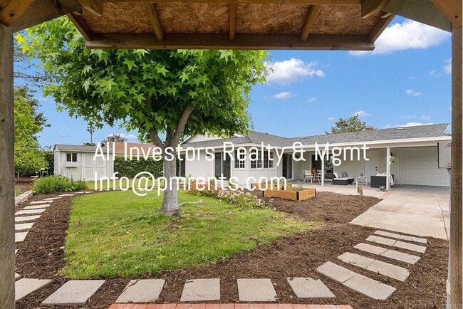 Building Photo - 4959 Park Dr