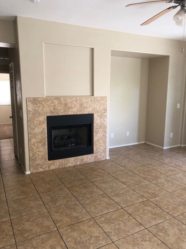 Building Photo - Beautiful Single-Level 3 Bedroom, 2 Bathroom Home in Maricopa