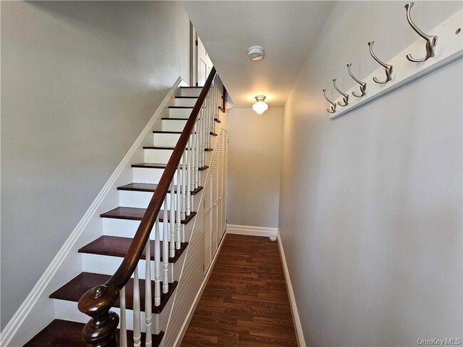 Building Photo - 95 NY-59