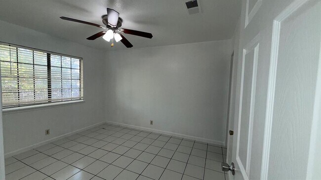 Building Photo - 1303 Bonnie Brae St