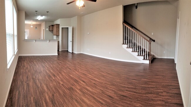 Building Photo - Spacious 2 Story Duplex in Benbrook