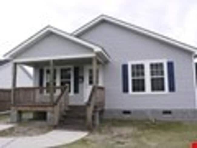 Building Photo - 611 Cedar St