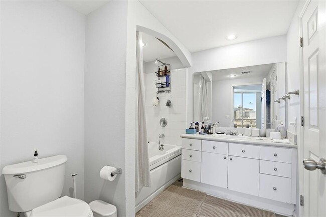 Building Photo - 322 E Central Blvd