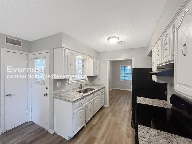 Building Photo - 3500 Panbrook Cove