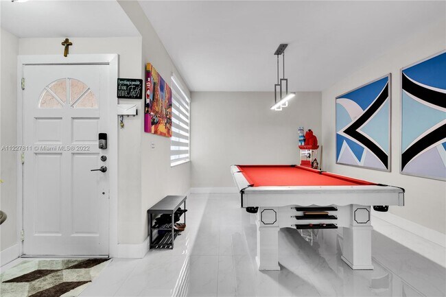 Building Photo - 9179 Fontainebleau Blvd