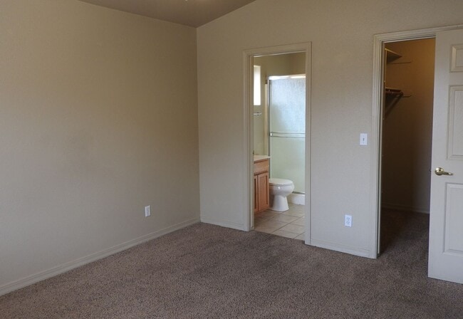 Building Photo - Beautiful Solar-Powered 3-Bedroom Home in the Heart of Kingman