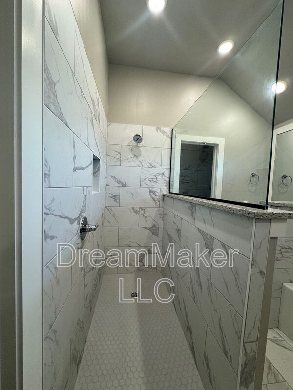 Building Photo - 790 Flowers Dr