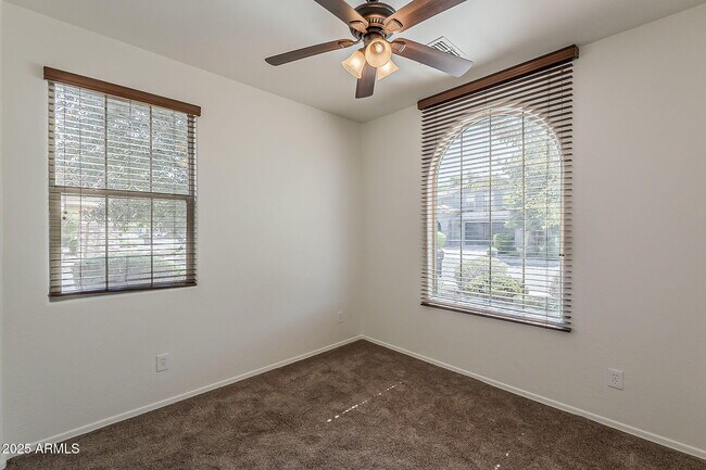 Building Photo - 2008 E Stacey Rd