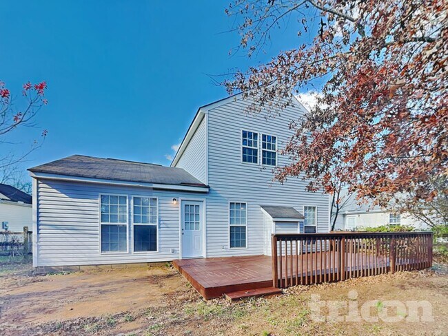 Building Photo - 2009 Fort Manden Dr