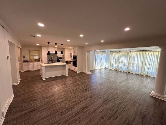 Building Photo - 289 Woodmont Dr