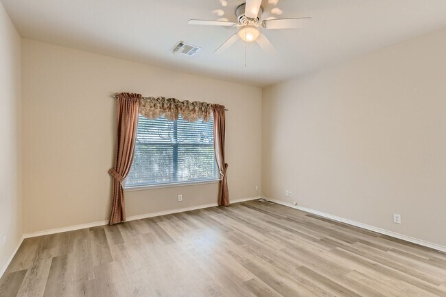 Building Photo - One-Story Beauty in Stone Oak