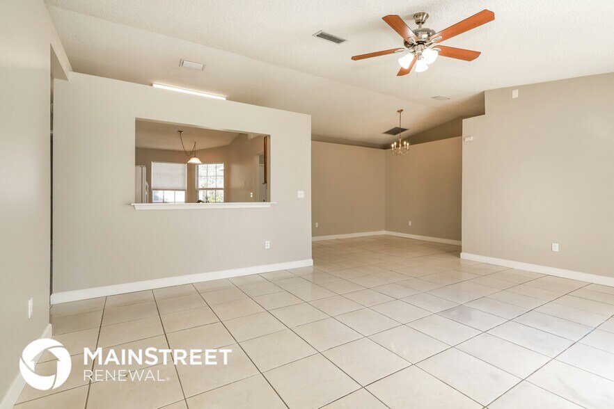 Building Photo - 1597 Twin Oak Dr W