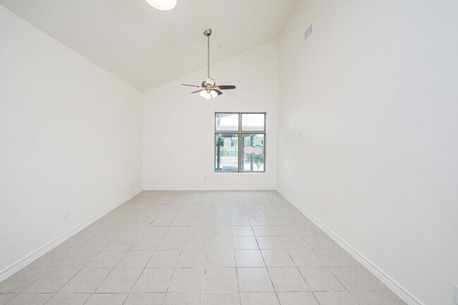 Building Photo - 1511 Don Camilo Blvd