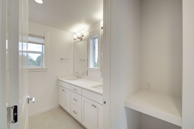 Building Photo - 2bd/1.75ba Kirkland House