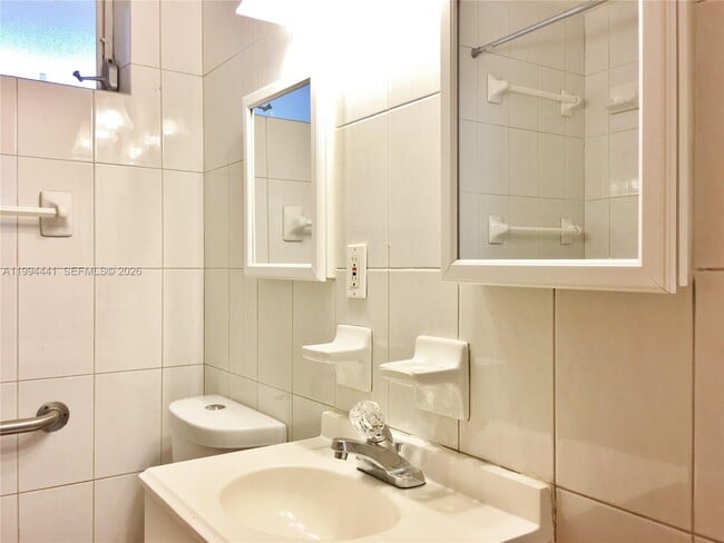 Building Photo - 5831 SW 62nd St