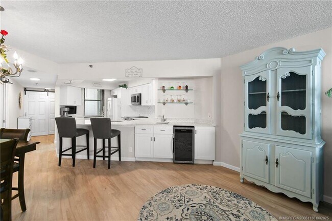 Building Photo - 9650 S Ocean Dr