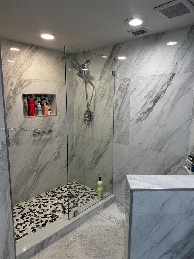 Building Photo - 19195 NE 36th Pl