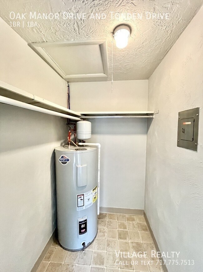 Building Photo - 204 Oak Manor Dr