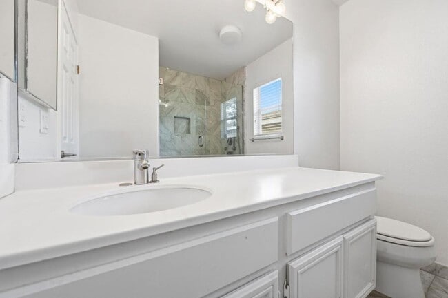 Building Photo - 1225 Avenida Fragata