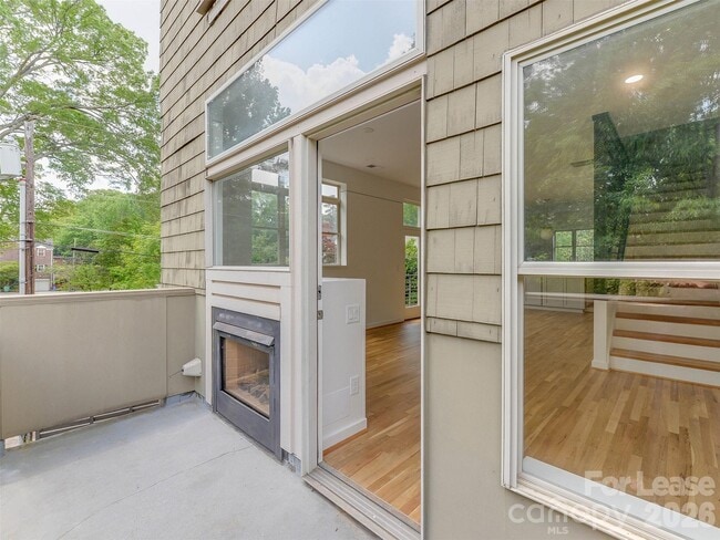 Building Photo - 1174 Park West Dr