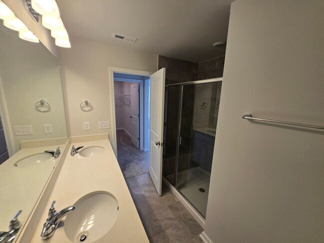 Building Photo - Charming 3 Bedroom Home Located in Raleigh