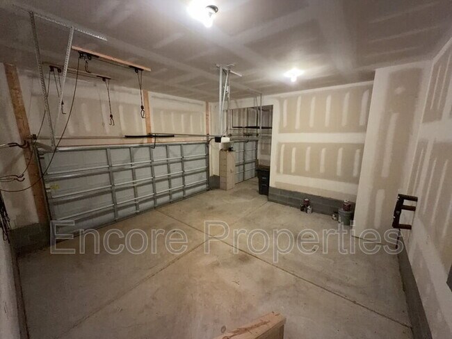 Building Photo - 241 Mill Bend Dr