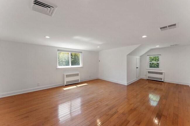 Building Photo - 128 Moorland Dr