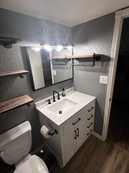 Master Bathroom - 4201 E Camelback Rd